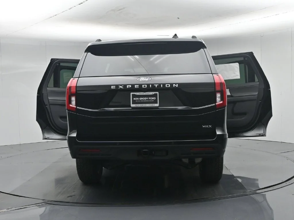 New 2027 Agate Black Metallic Ford Active image 37