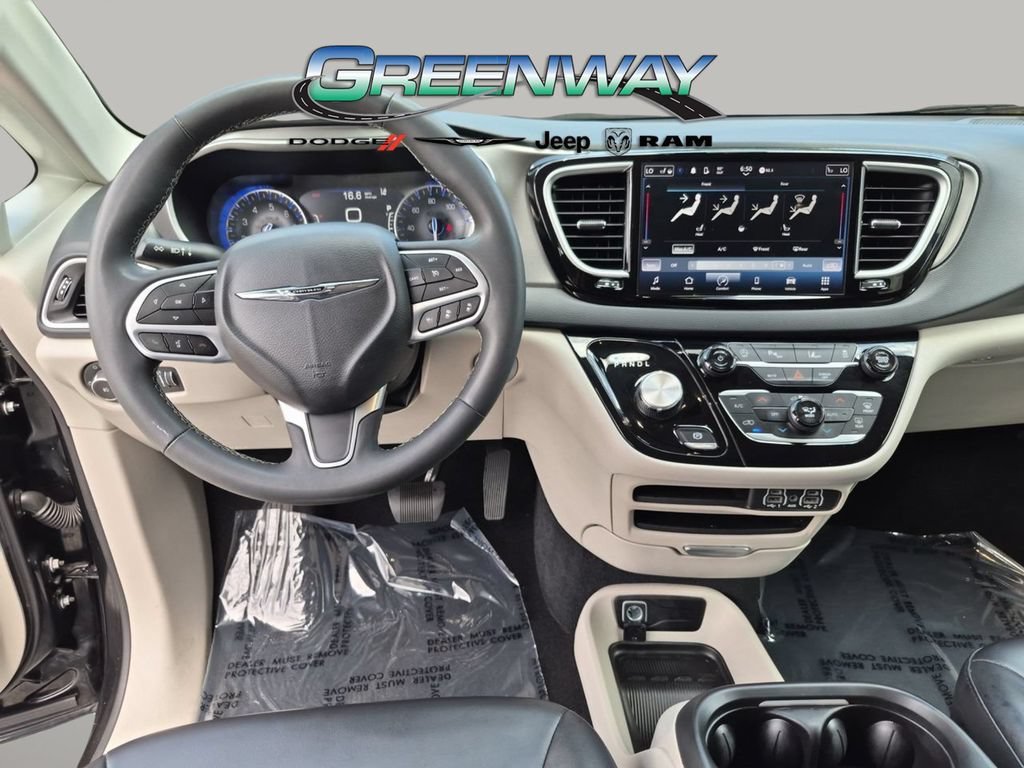 Used 2023 Brilliant Black Crystal Pearlcoat Chrysler Touring L image 9