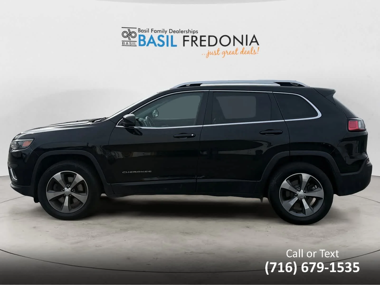 Used 2019 Jeep Cherokee Limited with VIN 1C4PJMDN8KD482317 for sale in Fredonia, NY
