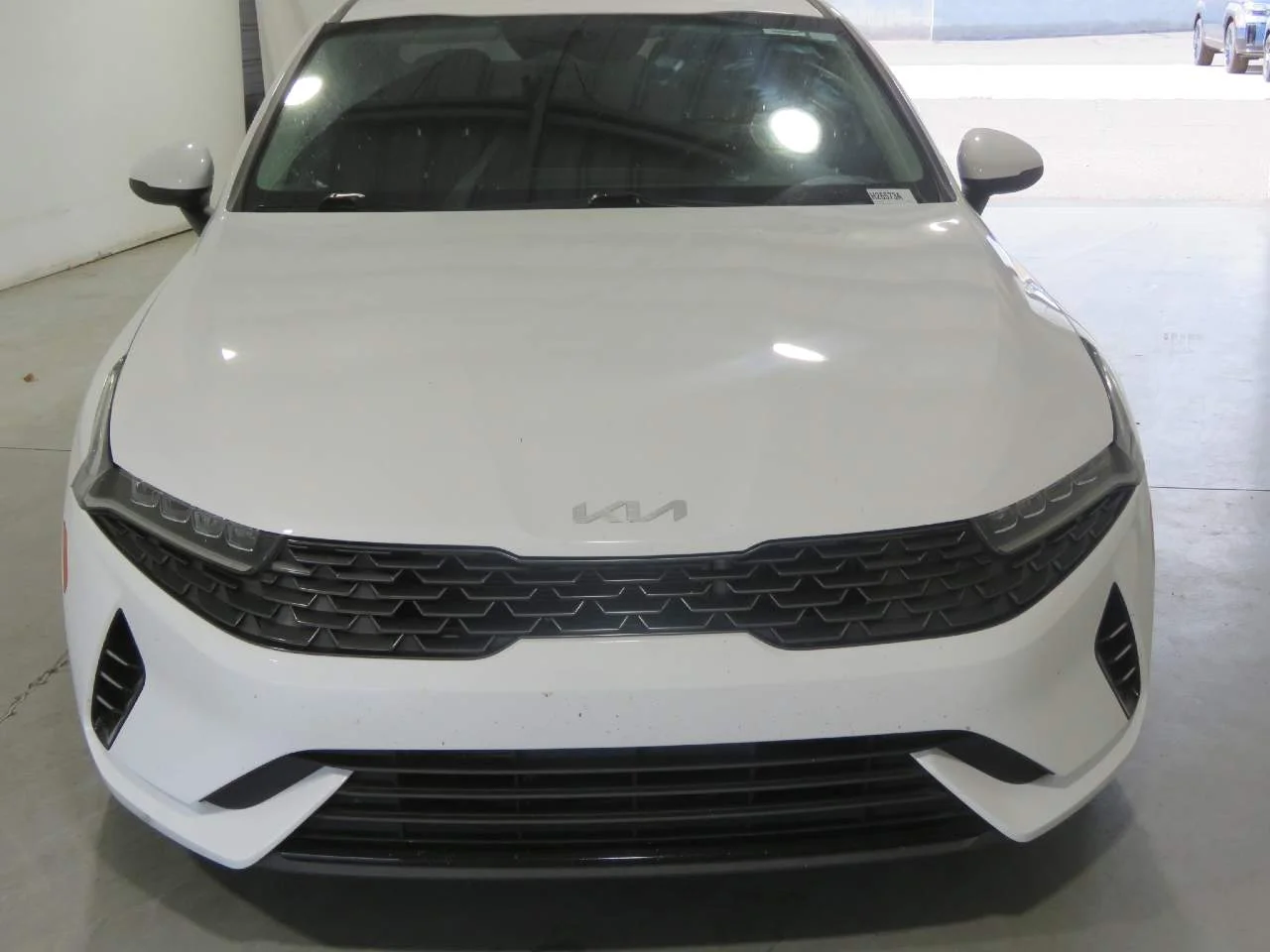 Used 2023 Glacial White Pearl Kia LXS image 2