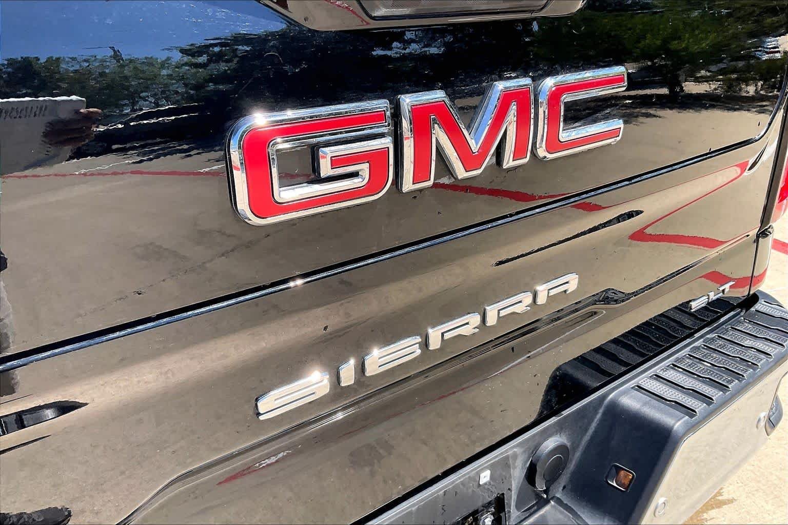 Used 2026 Onyx Black GMC SLT image 31