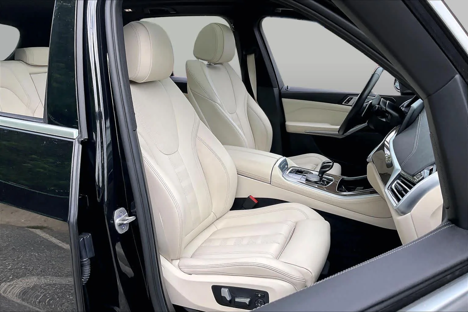 Used 2021 Black Sapphire Metallic BMW xDrive40i image 8