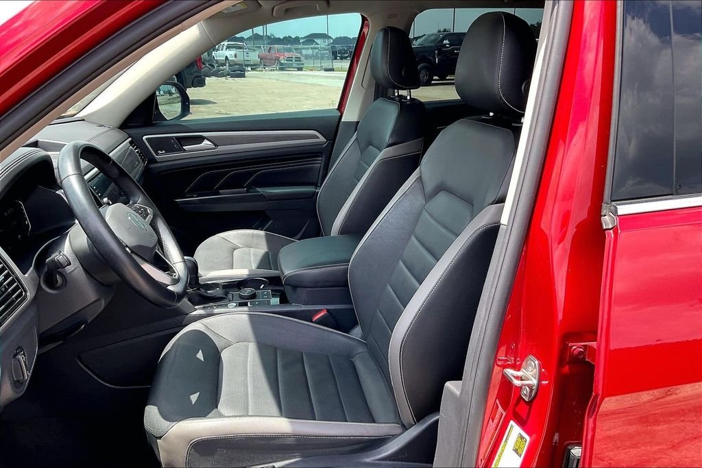 Certified Used 2021 Aurora Red Metallic Volkswagen SEL Premium image 18