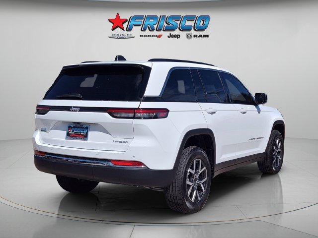 New 2027 Bright White Clear-Coat Paint Jeep Laredo X image 3