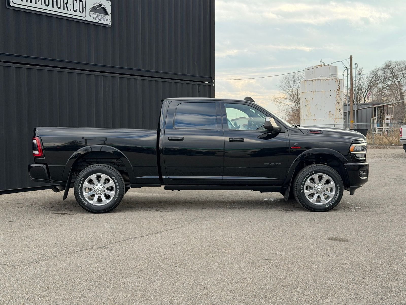 View vehicle photo 6