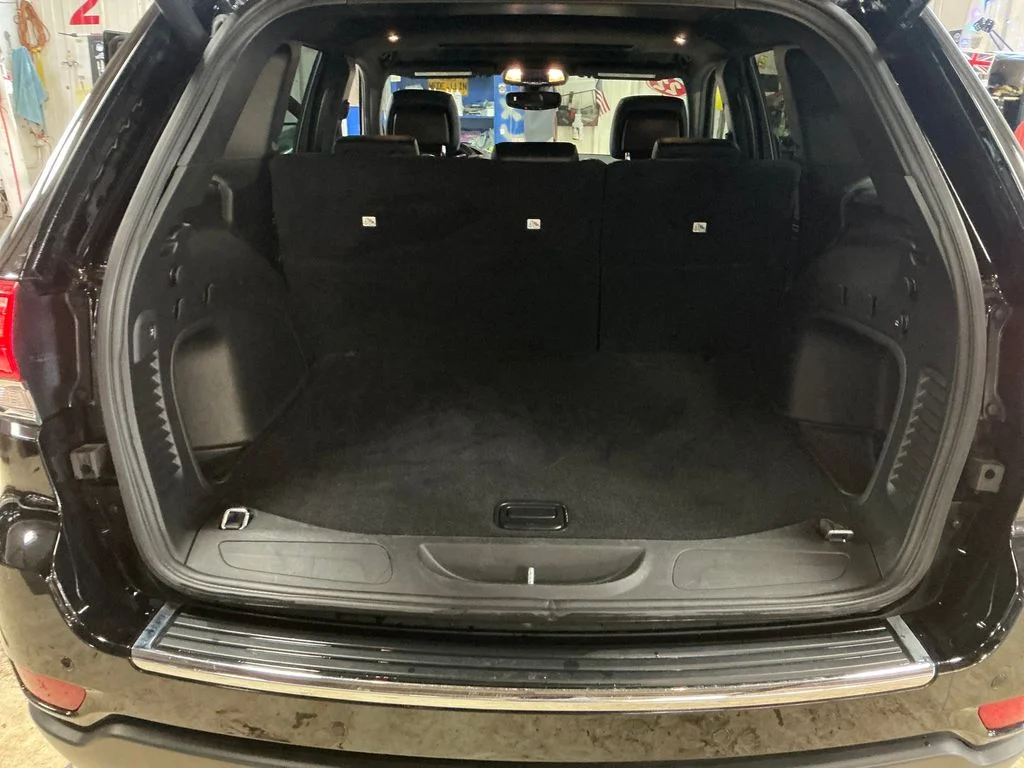 Used 2022 Black Jeep Limited image 28
