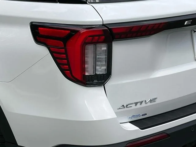 New 2026 Star White Metallic Tri-Coat Ford Active image 10