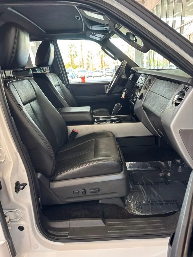 Used 2012 White Ford Limited image 9