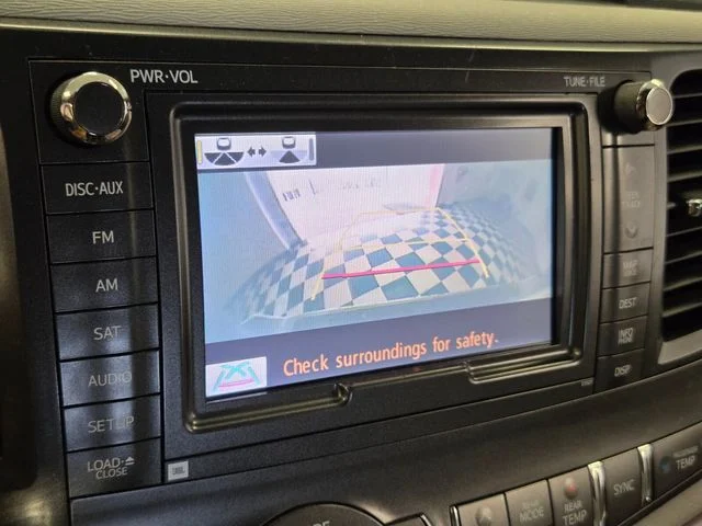 Used 2013 Silver Toyota XLE image 21