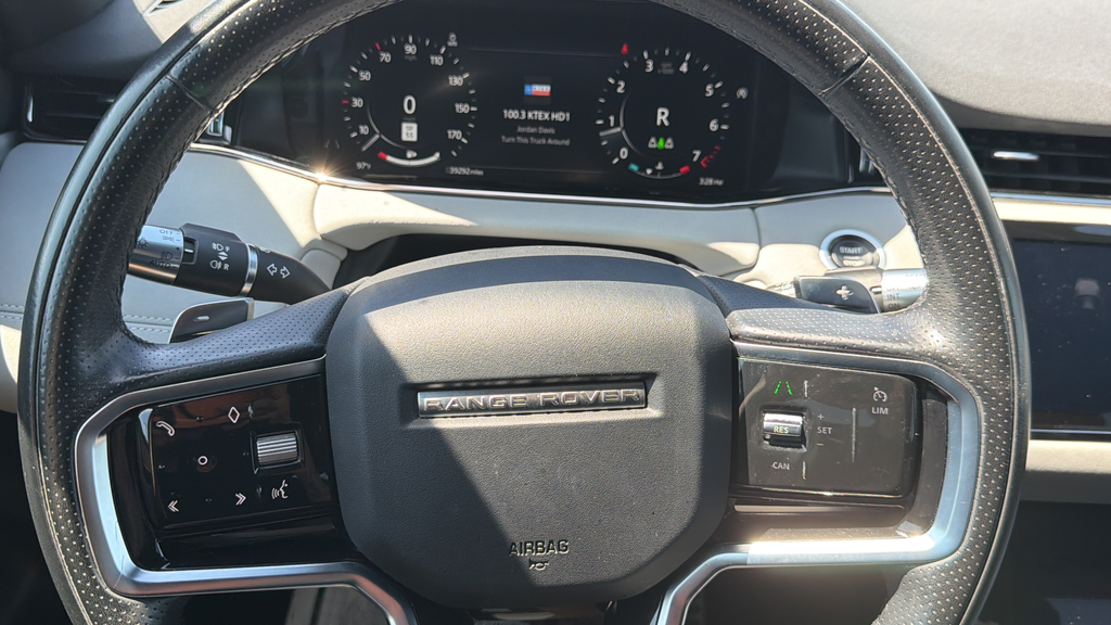 Used 2022 Black Land Rover Dynamic image 27