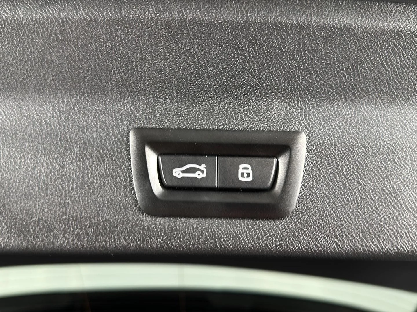 Used 2024 Skyscraper Grey Metallic BMW xDrive30i image 27