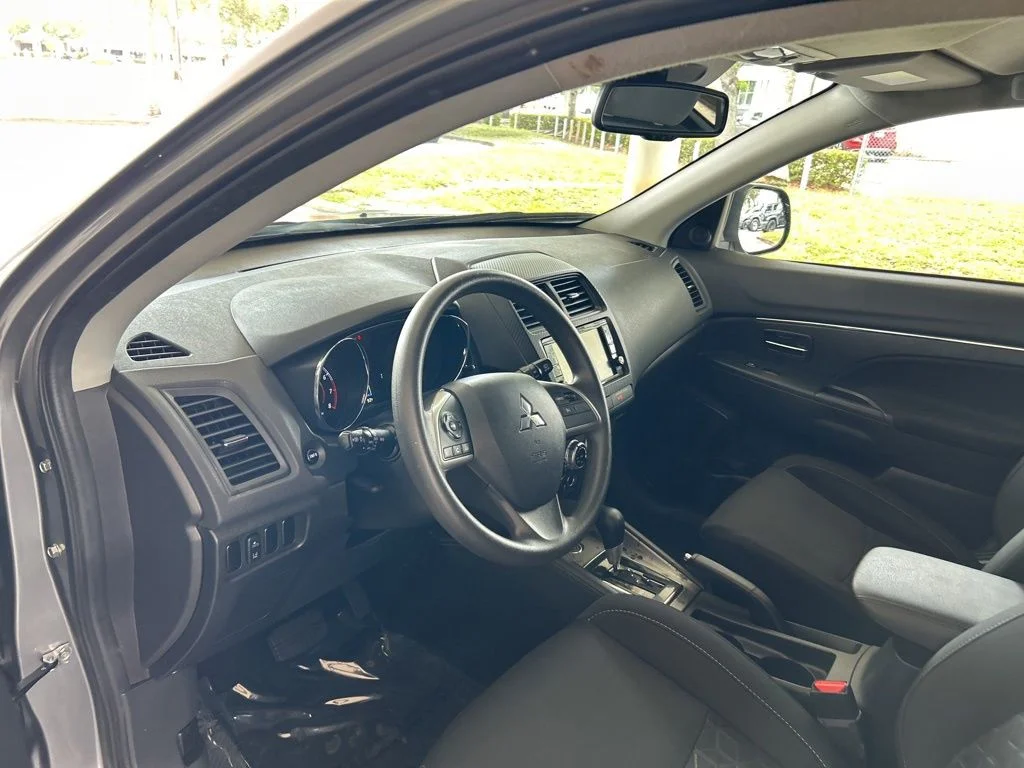 Used 2024 Gray Mitsubishi  image 6