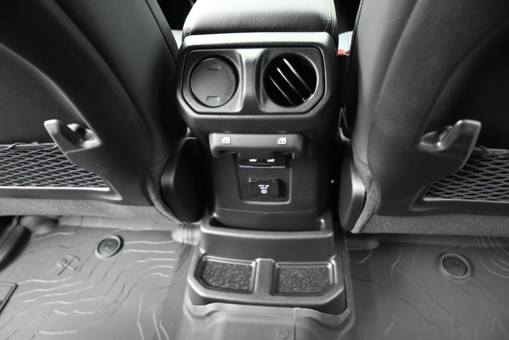 New 2026 Black Clear-Coat Exterior Paint Jeep Sahara image 27