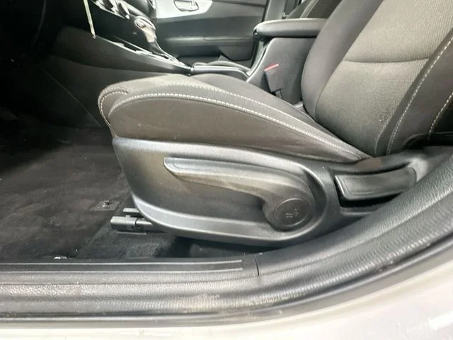 Used 2022 Snow White Pearl Kia LXS image 15