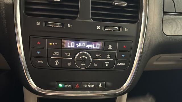 Used 2019 Indigo Blue Clearcoat Dodge  image 18