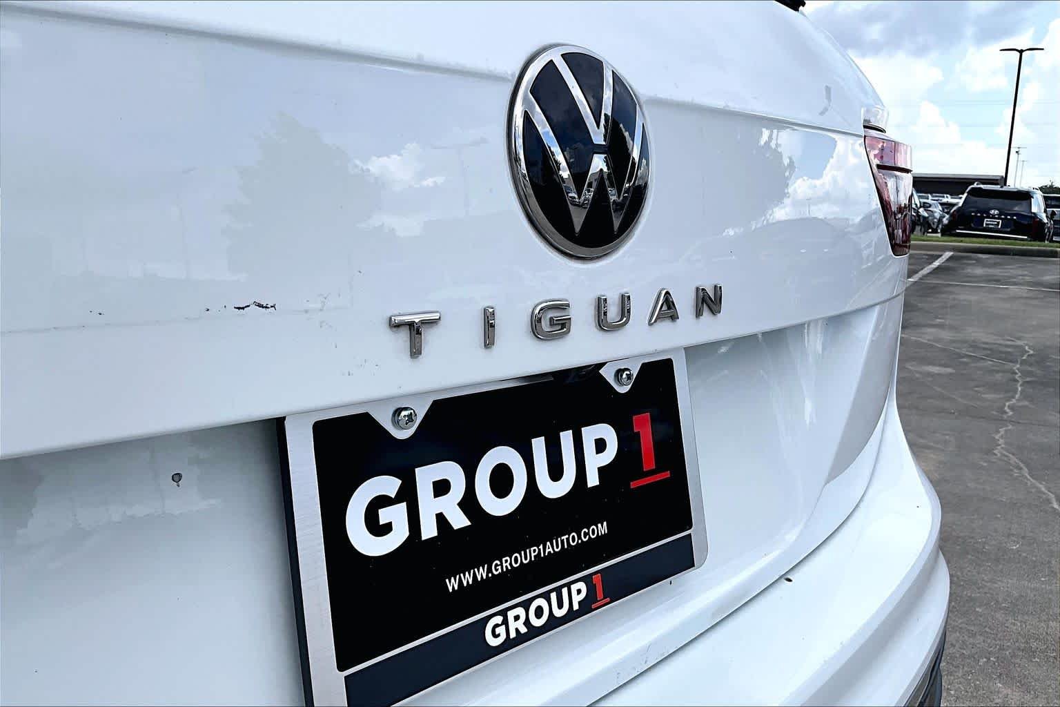 Used 2024 Pure White Volkswagen SE image 28