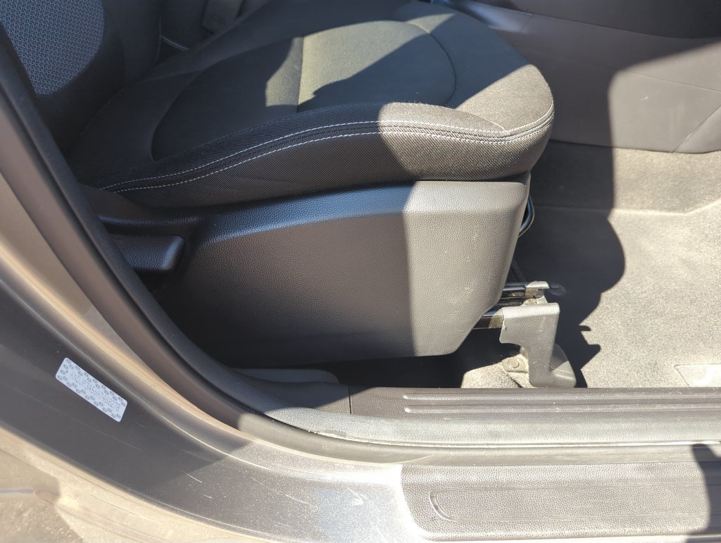 Used 2017 Gray Kia Plus image 36