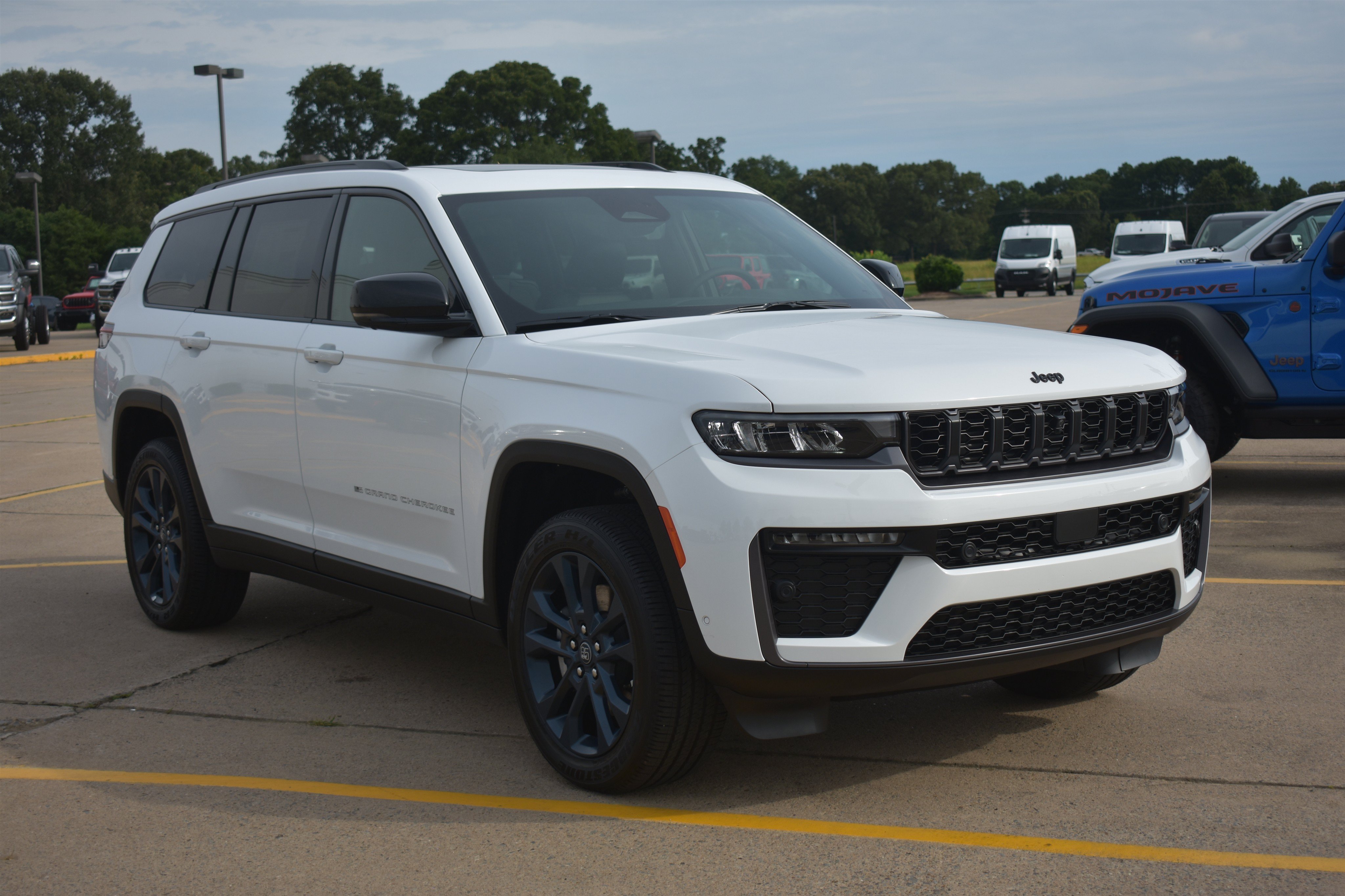New 2026 Bright White Clear-Coat Exterior Paint Jeep 85th Anniversary Edition image 3