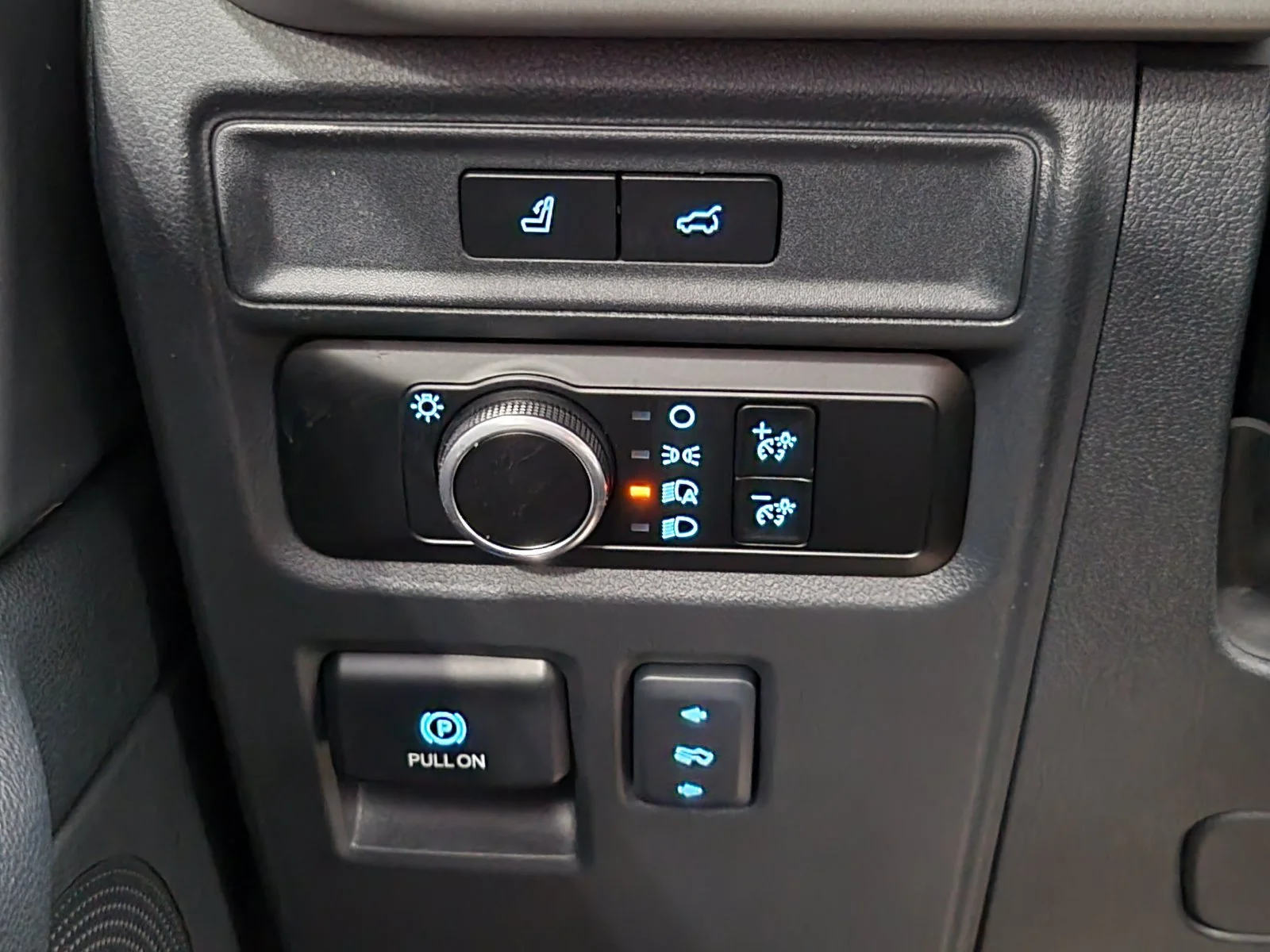 Used 2024 Gray Ford XLT image 15
