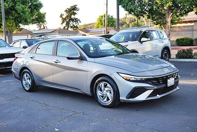 Used 2024 Gray Hyundai SE image 5