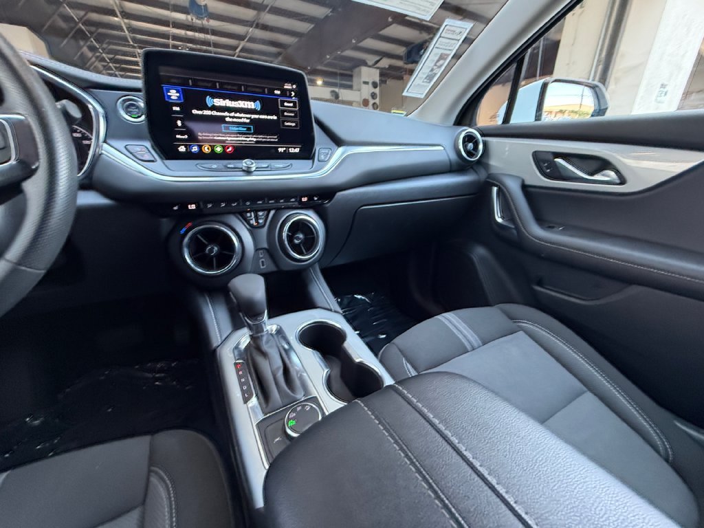 Used 2025 White Chevrolet LT image 15