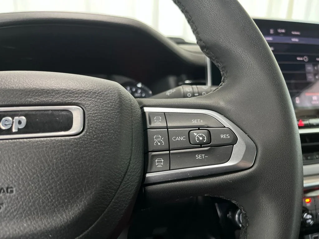 Used 2023 Silver Jeep Limited image 7