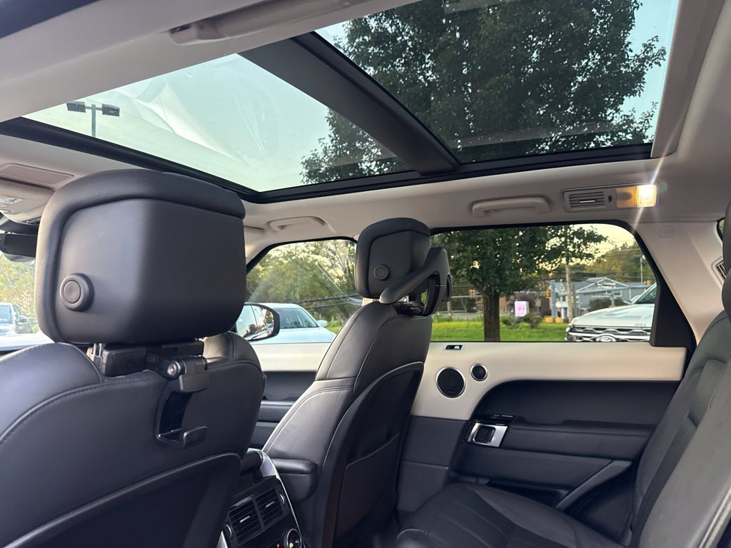 Used 2022 Black Land Rover HSE Silver Edition image 16