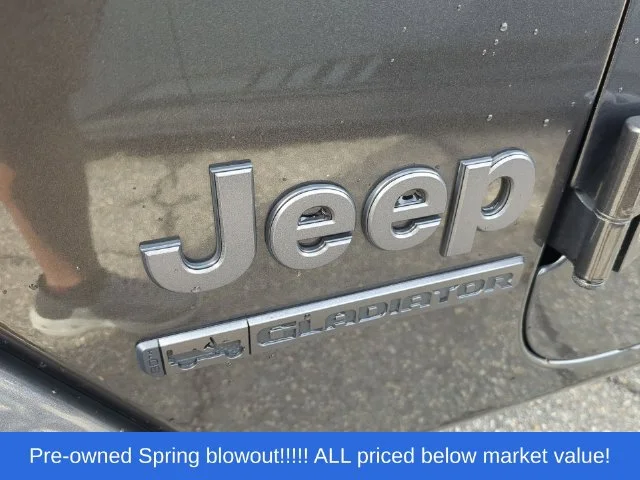 Used 2021 Gray Jeep Sport image 9