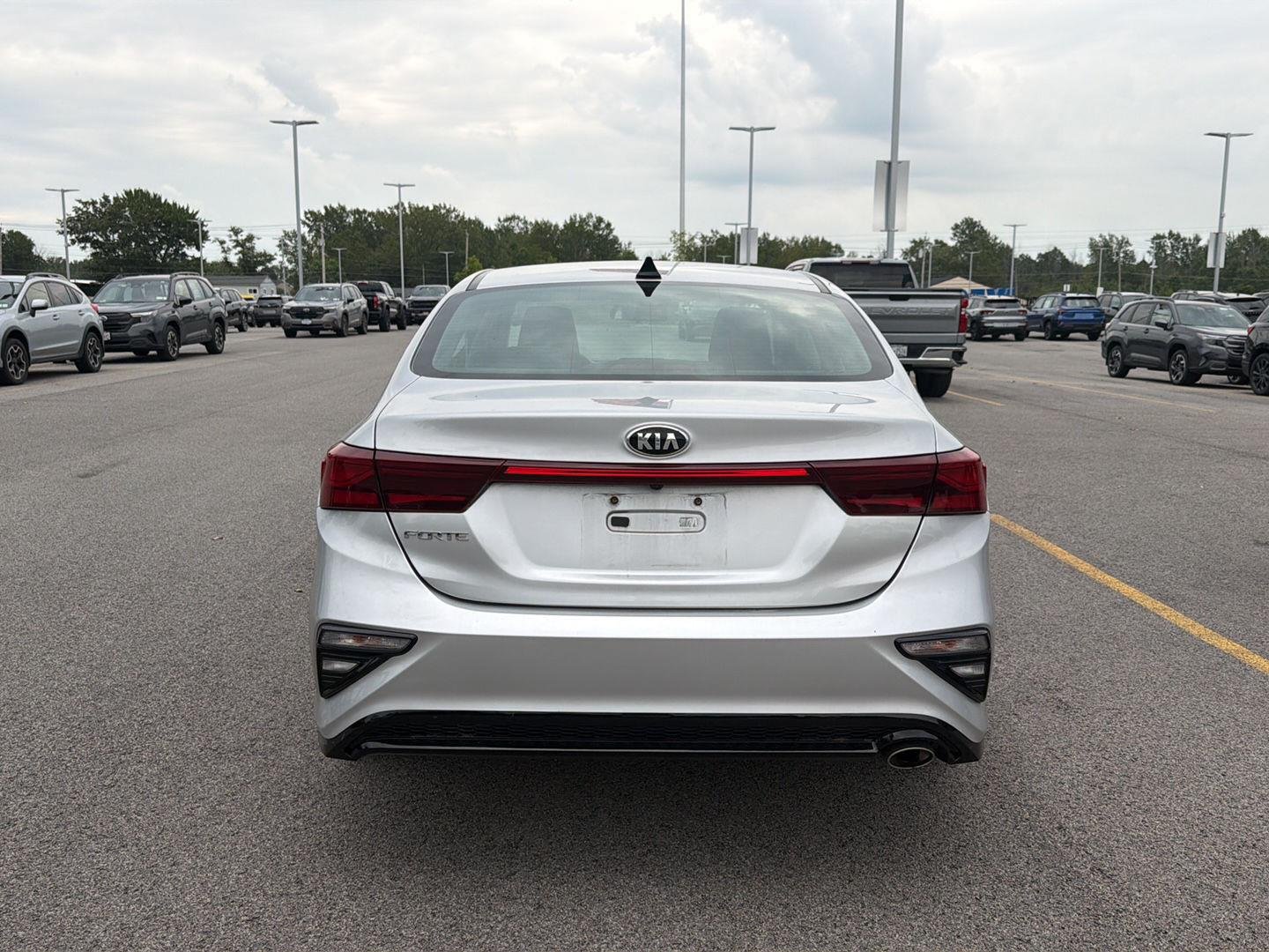 Used 2020 Silky Silver Kia  image 4