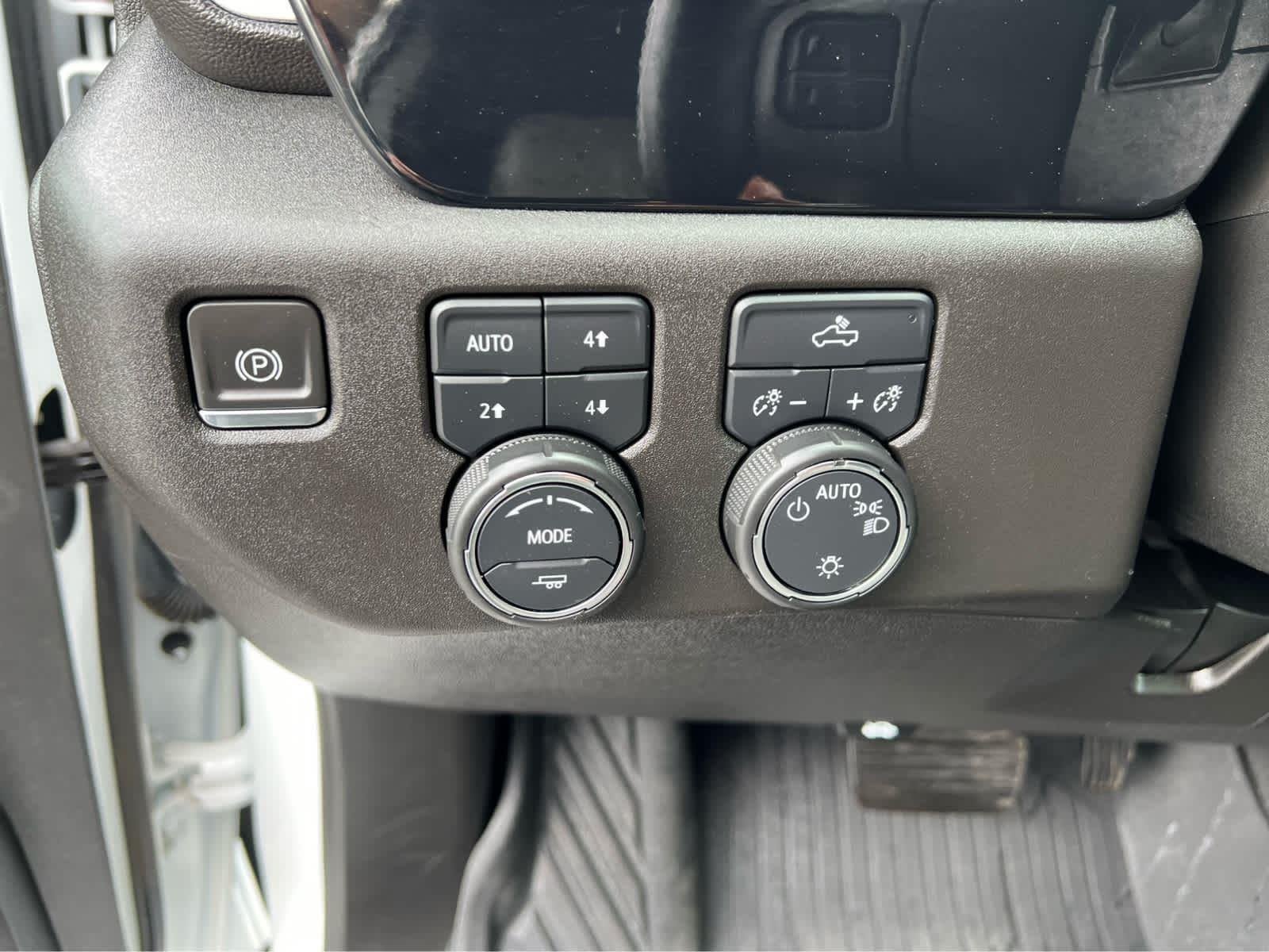 Used 2024 Summit White Chevrolet LT image 18
