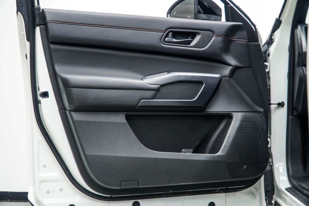 Used 2024 White Nissan Rock Creek image 36