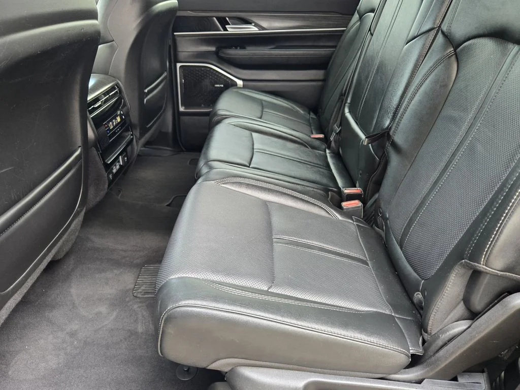 2023 Jeep Wagoneer L Series II - Photo 32