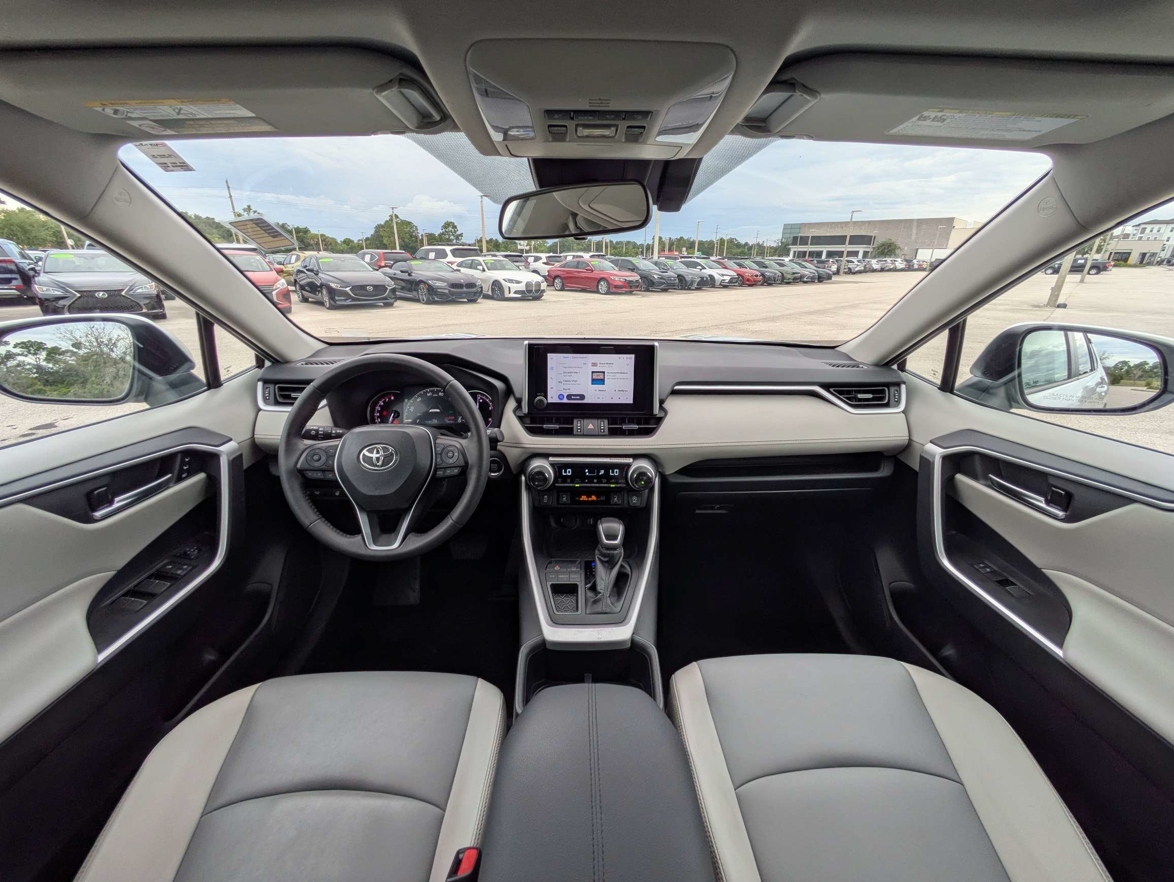 Used 2024 Pearl Toyota XLE Premium image 33
