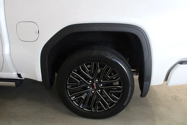 Used 2024 White GMC Denali image 29