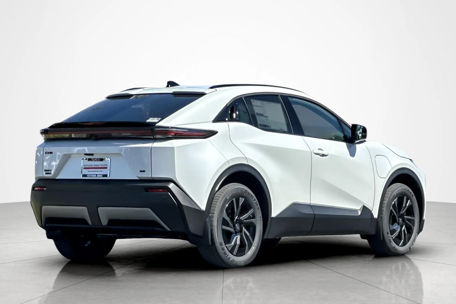 New 2026 Wind Chill Pearl <sup>1</sup> Toyota  SE image 5