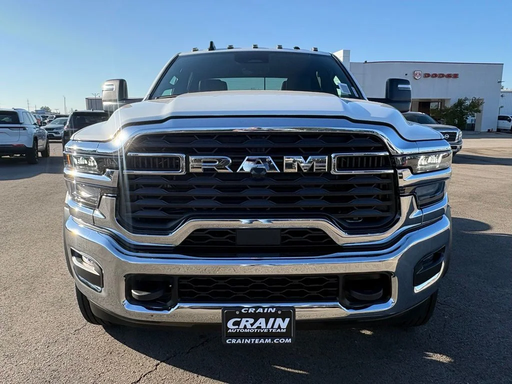 New 2026 Bright White Clear-Coat Exterior Paint RAM Tradesman image 2