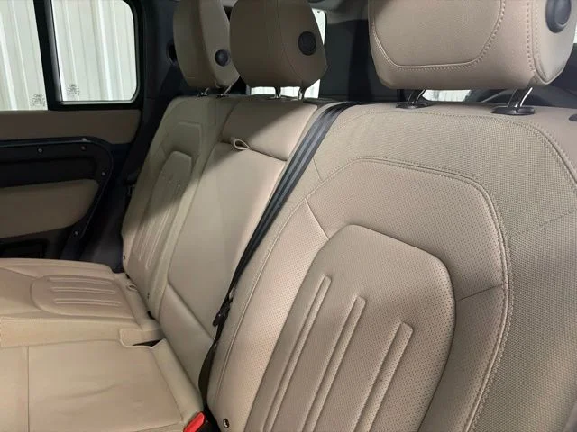 Used 2020 Tasman Blue Metallic Land Rover SE image 15