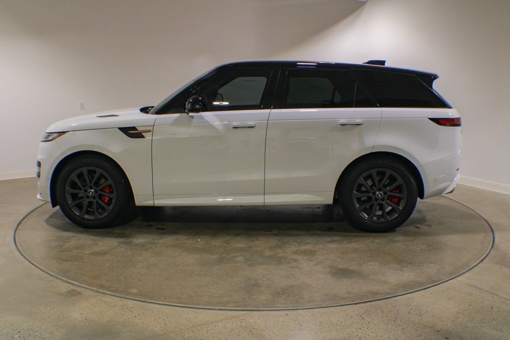 Used 2025 Fuji White Land Rover Dynamic SE image 3