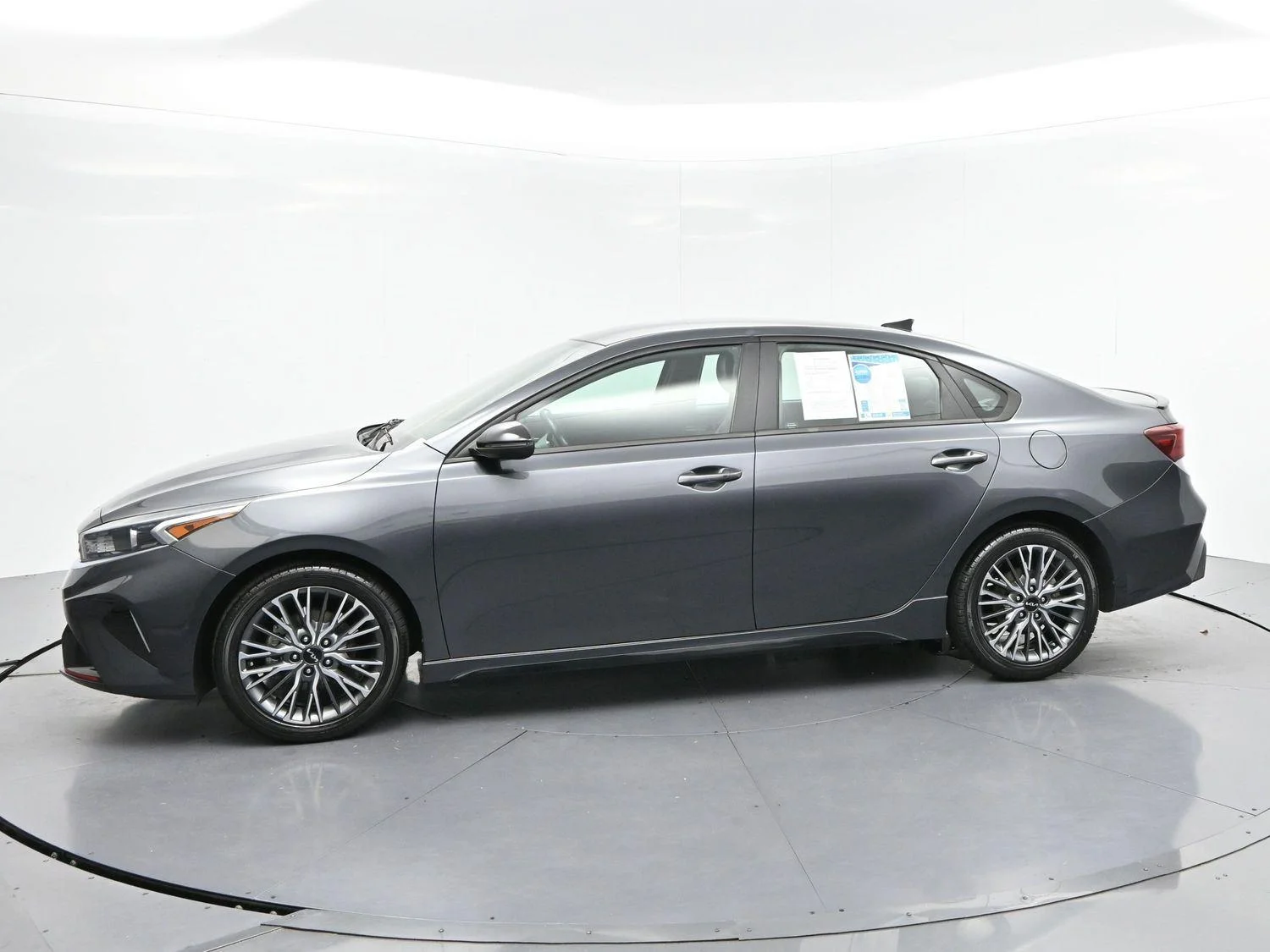 Used 2022 Gravity Gray Kia GT-Line image 4