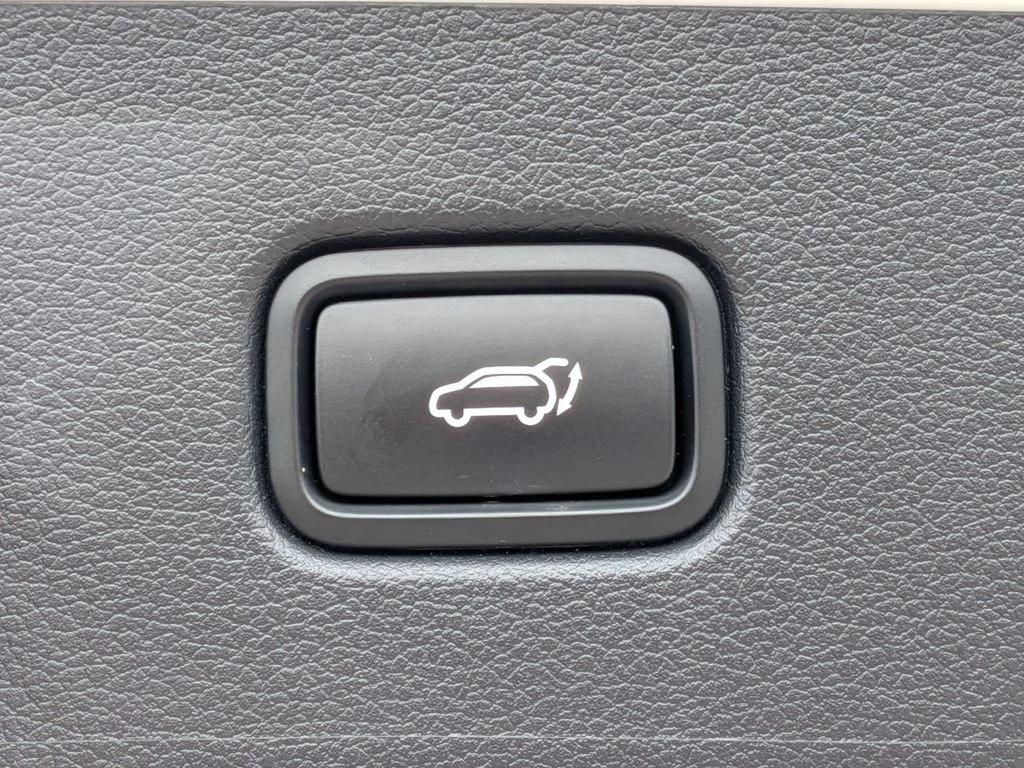 Used 2025 White Hyundai Calligraphy Night Edition image 30