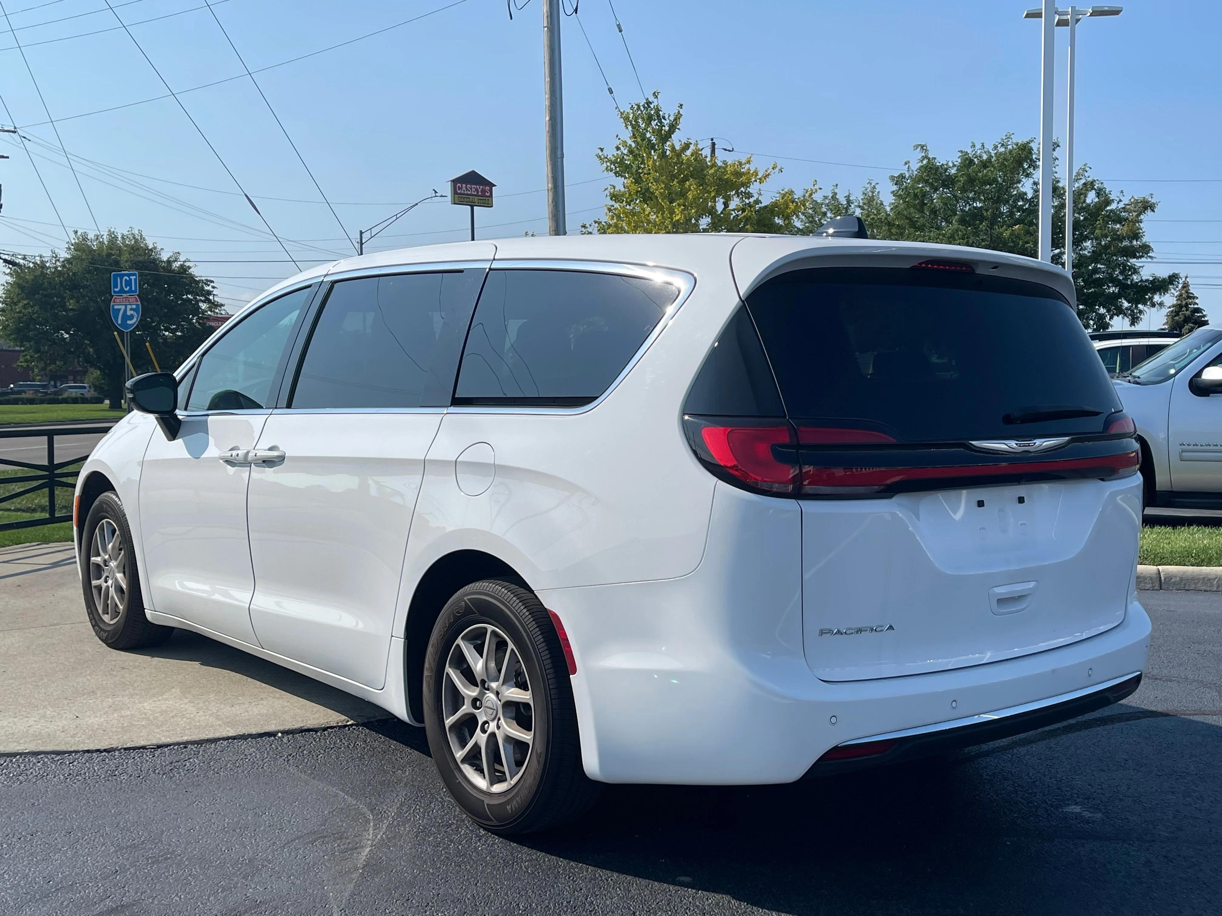 Used 2025 Bright White Clearcoat Chrysler Select image 5