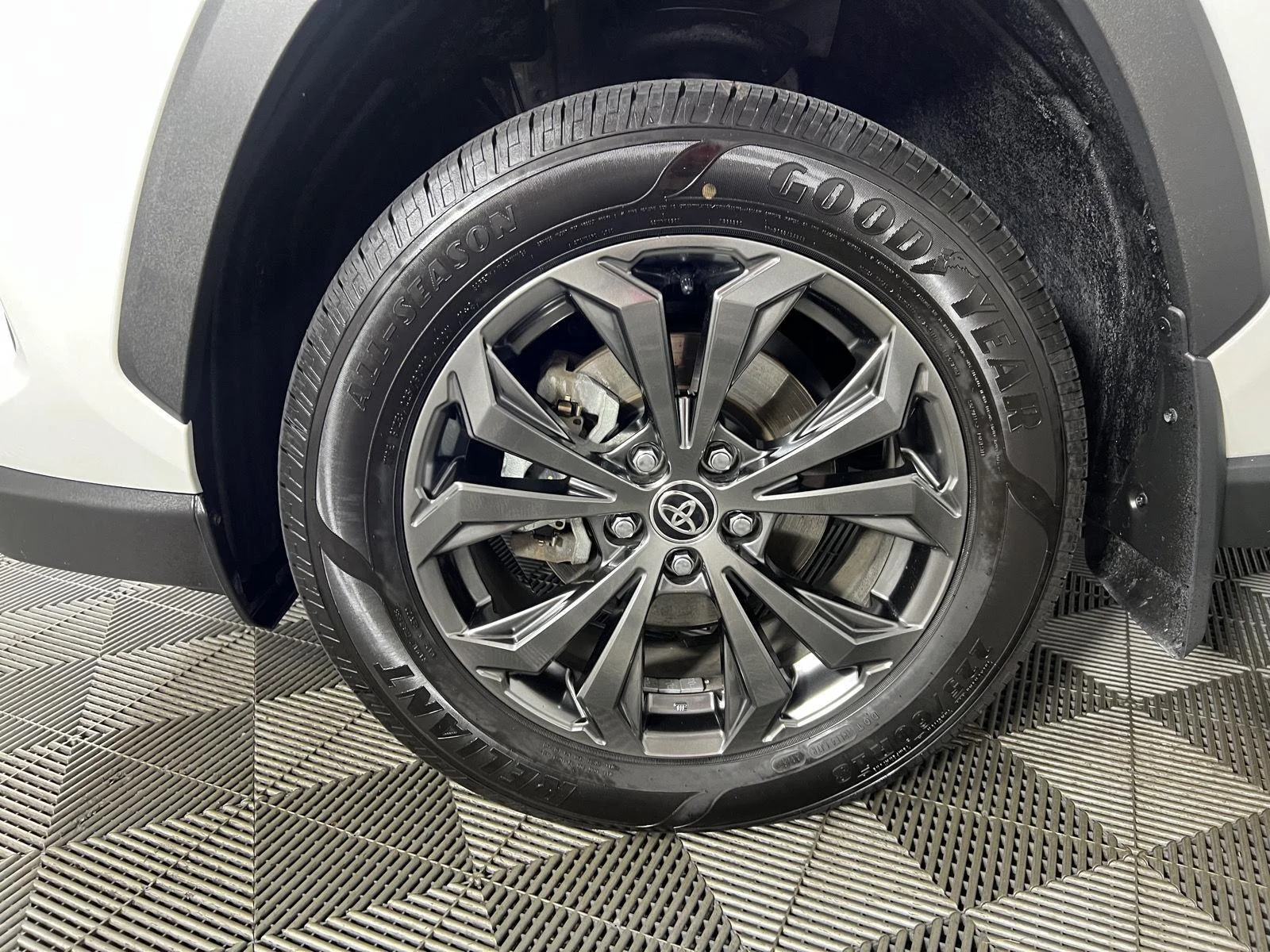 Used 2024 Wind Chill Pearl Toyota Limited image 11