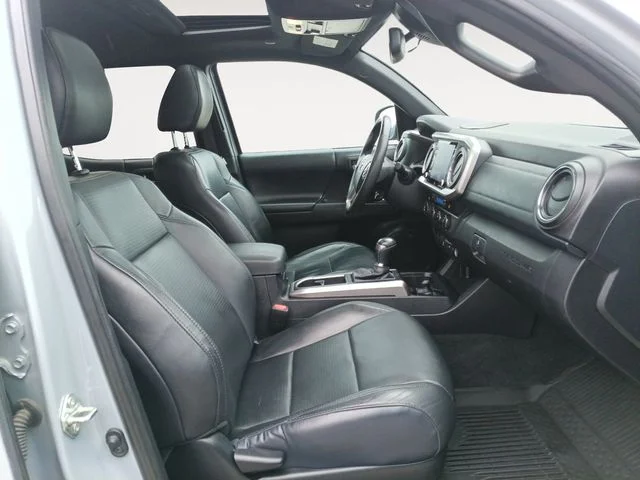 Used 2021  Toyota Limited image 15