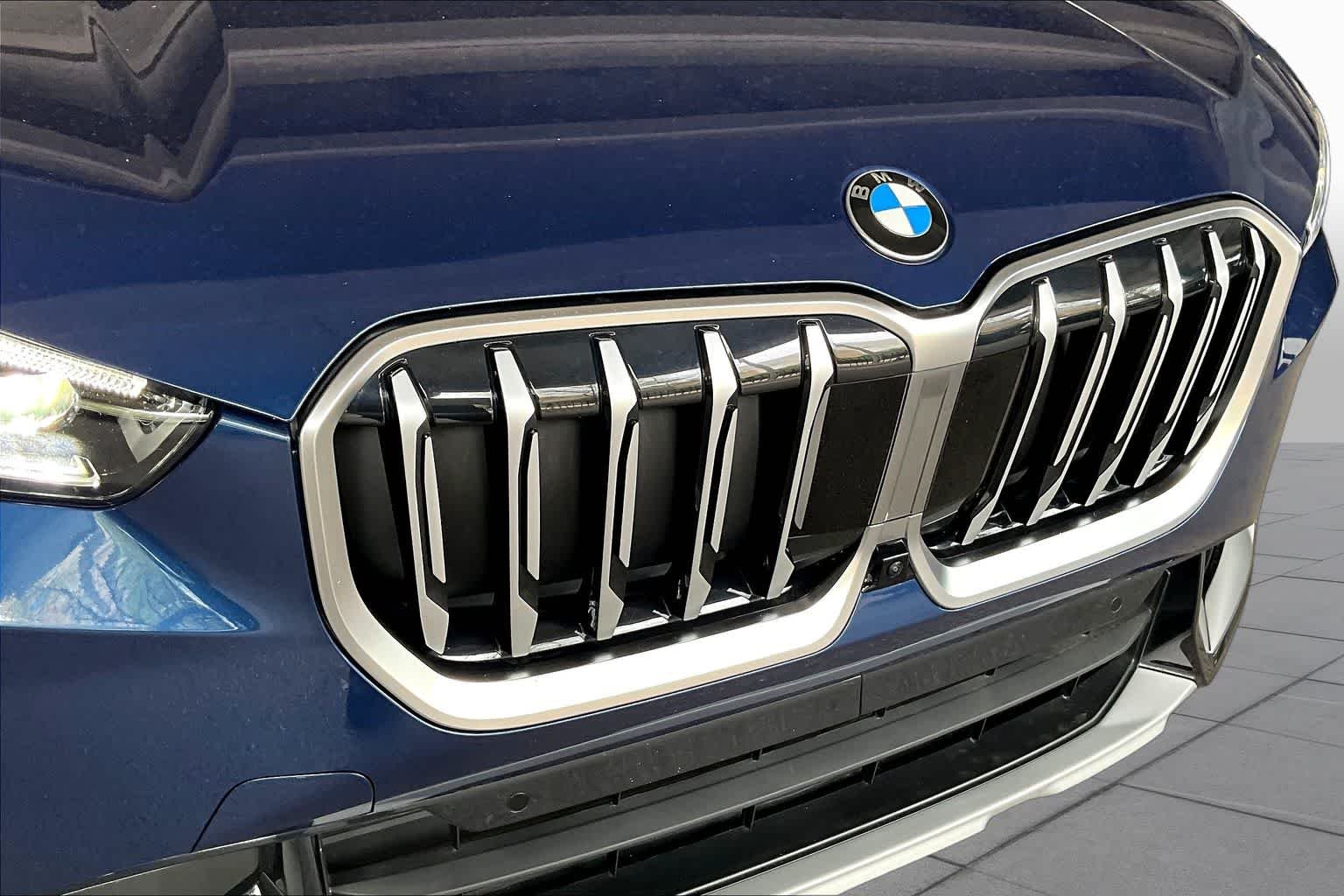Certified Used 2025 Phytonic Blue Metallic BMW xDrive28i image 29