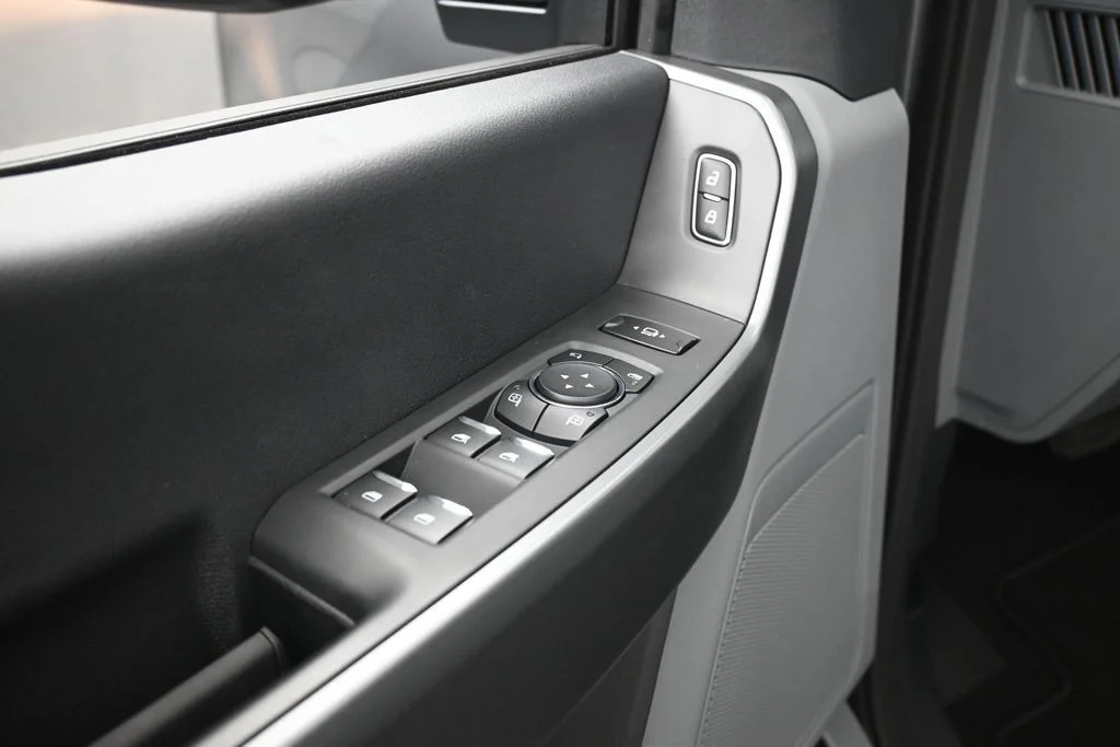 New 2026 Carbonized Gray Metallic Ford XLT image 10
