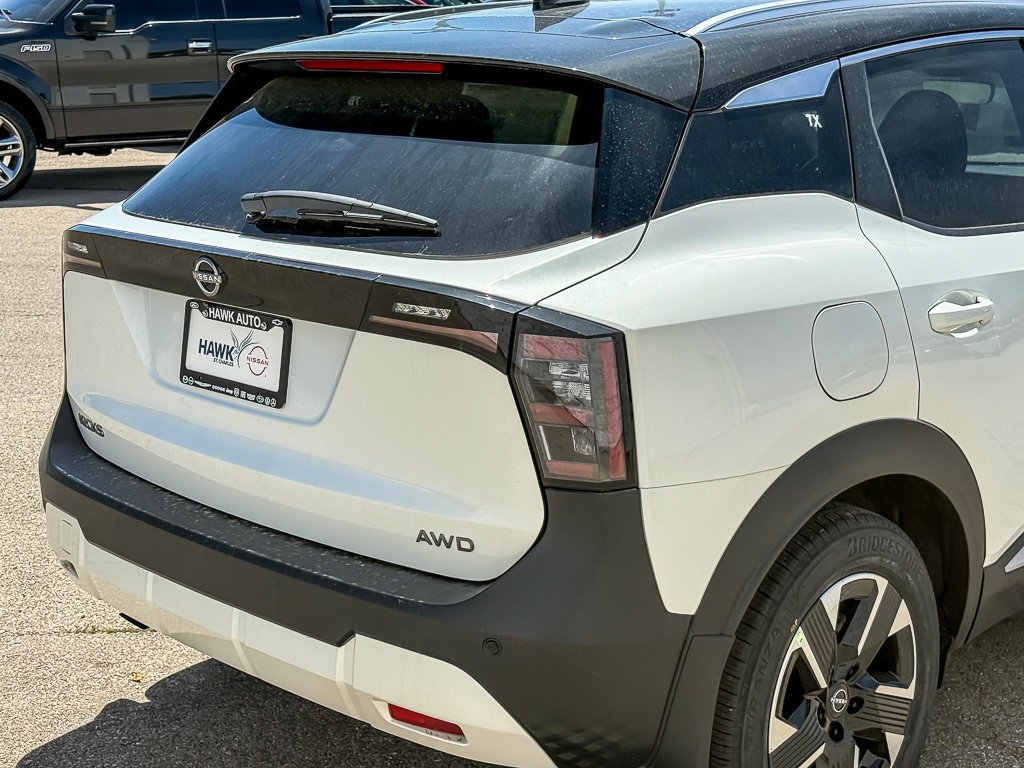 New 2026 Aspen White Tricoat/Super Black Nissan SV image 6