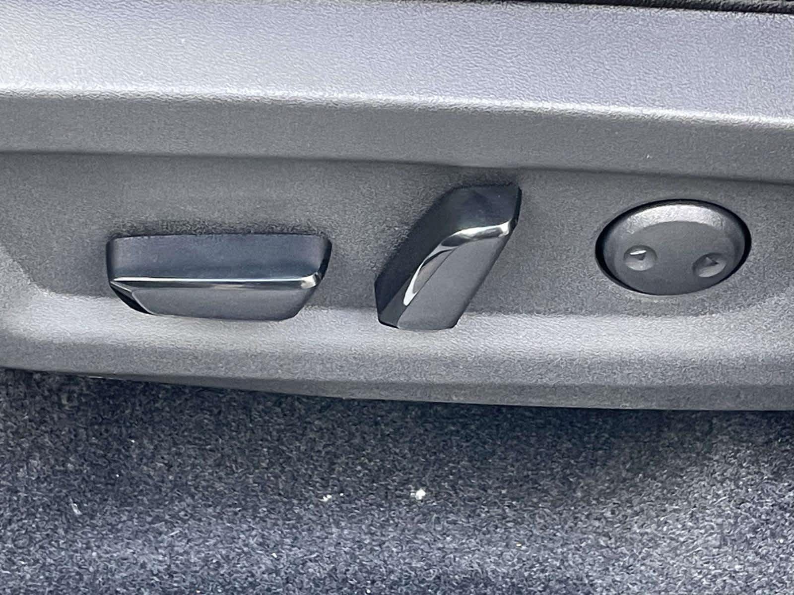 New 2026 Everest White Pearl Tricoat Nissan SL image 14