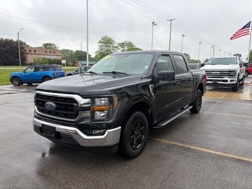 Certified Used 2023 Agate Black Metallic Ford XLT image 3