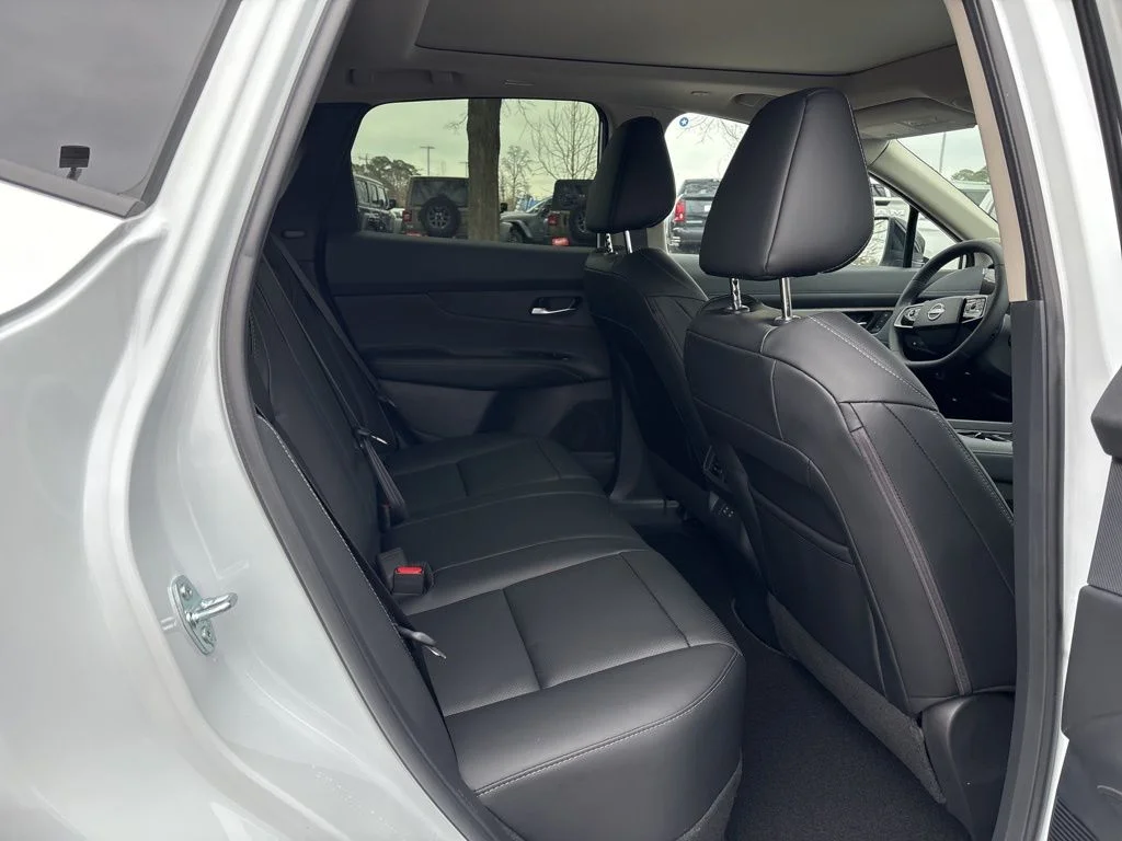 New 2026 White Nissan SL image 17