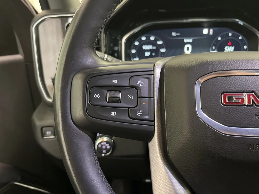 Used 2023 Silver GMC Elevation image 5